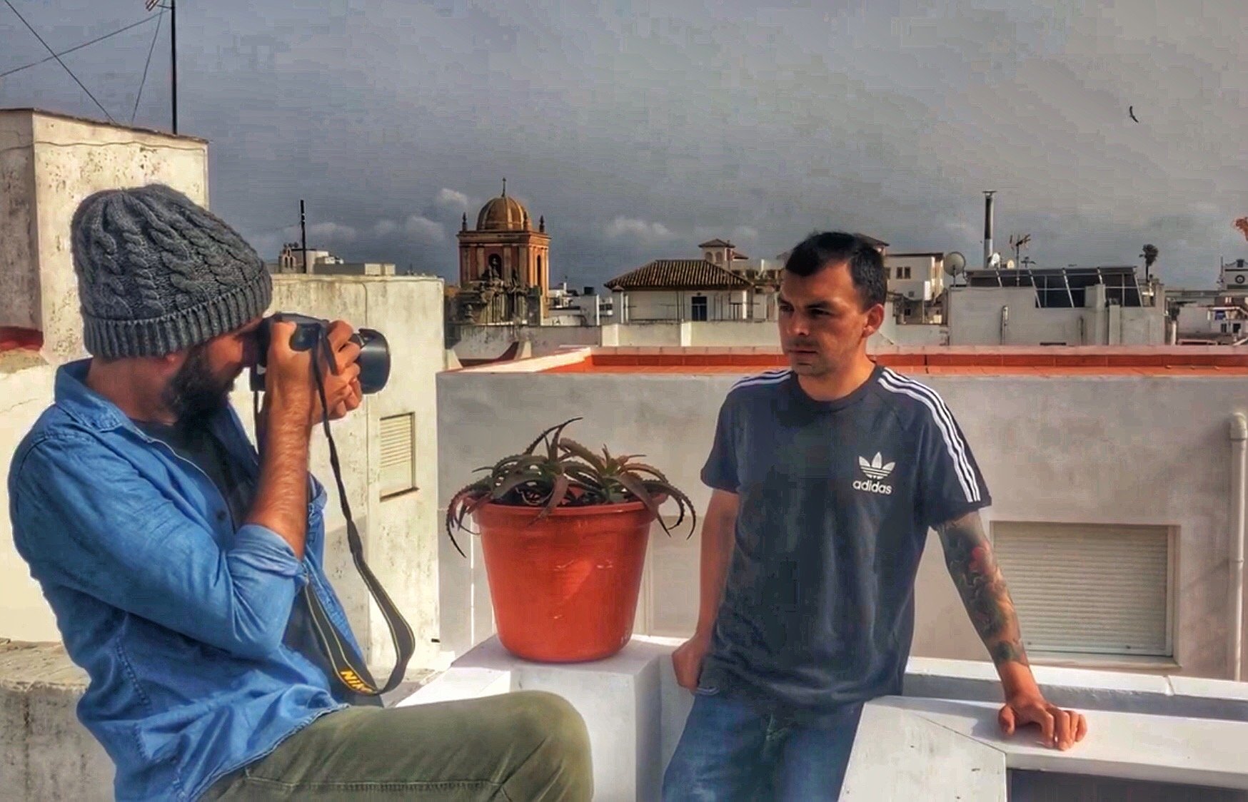 Voluntariado en Tarifa creando contenido audio visual - Una vuelta por el Universo
